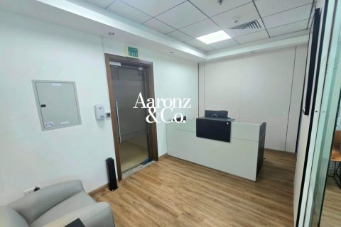 Business Bay, Dubai, UAE의 임대용 사무실 105제곱미터 번호 712622 - 사진 8