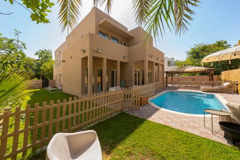 Villa itt: Arabian Ranches, Dubai, EAE, 5 hálószoba, 630.81 m², azonosító: 750646