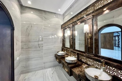 Vila u gradu Al Barsha, Dubai, UAE 7 spavaće sobe, 1483.43 m2 Br. 728293 - Slika 11