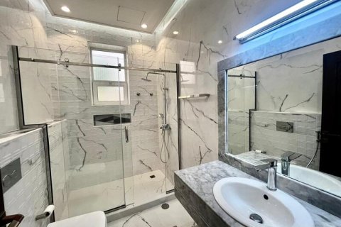 Vila u gradu Al Barsha, Dubai, UAE 7 spavaće sobe, 1483.43 m2 Br. 728293 - Slika 12