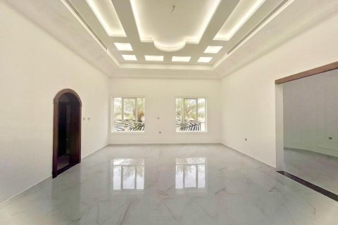 Vila u gradu Al Barsha, Dubai, UAE 7 spavaće sobe, 1483.43 m2 Br. 728293 - Slika 3