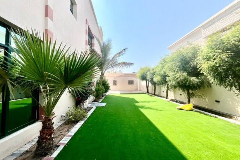 Al Barsha, Dubai, UAE의 판매용 빌라 침실 4개, 1394.43제곱미터 번호 728296 - 사진 1