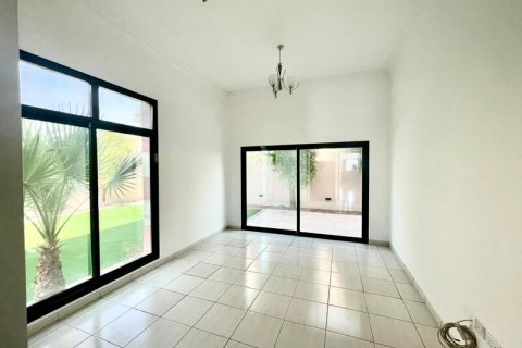 Al Barsha, Dubai, UAE의 판매용 빌라 침실 4개, 1394.43제곱미터 번호 728296 - 사진 3