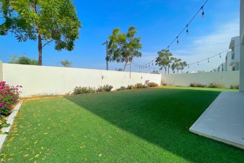Villa para arrendamento em Dubai Hills Estate, Dubai, EAU 4 quartos, 327.3 m2 № 751111 - foto 2