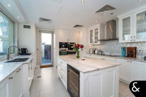 Dubai Sports City、Dubai、UAE にあるヴィラ販売中 6ベッドルーム、760 m2、No698044 - 写真 4