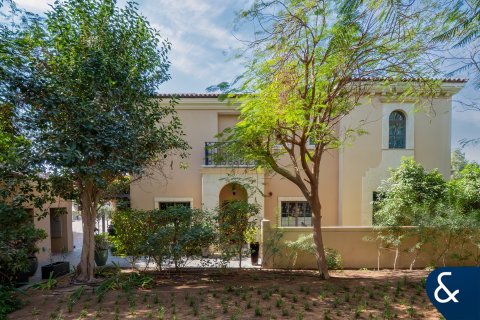 Jumeirah Golf Estates, Dubai, संयुक्त अरब अमीरात में विला, 4 बेडरूम, 357 वर्ग मीटर, संख्या 698043 - फ़ोटो 1