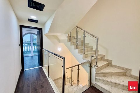 Снять в аренду виллу в Дубай, ОАЭ 5 спален, 135.2м2, № 685905 - фото 2