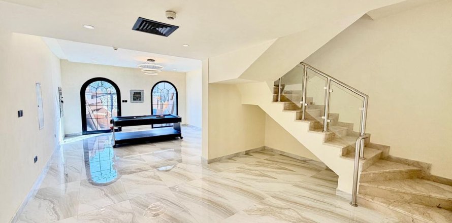 Вилла в Дубай, ОАЭ 5 спален, 135.2м2 № 685905