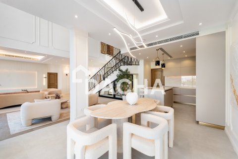Villa in Jumeirah Islands, Dubai, UAE 4 bedrooms, 550 sq.m. № 719172 - photo 4