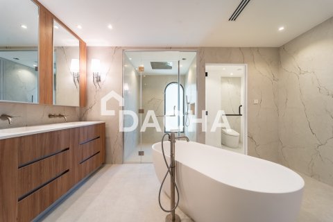 Villa in Jumeirah Islands, Dubai, UAE 4 bedrooms, 550 sq.m. № 719172 - photo 12