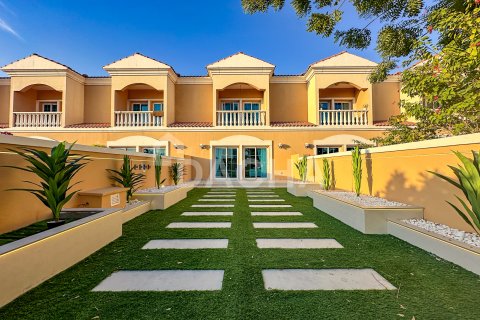 Rekkehus i Jumeirah Village Triangle, Dubai, Emiratene 2 soverom, 152 kvm nr. 763175