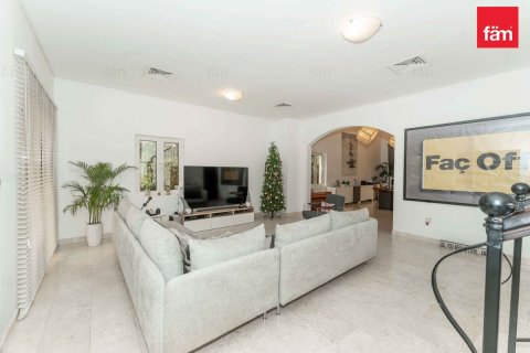 Зняти в оренду віллу в Дубай, ОАЕ 5 спалень, 593.9м2, № 678215 - фото 3