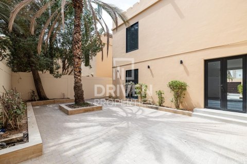 Huvila Umm Suqeim, Dubai, Arabiemiraatit 4 makuuhuonetta, 408 m2 № 652981 - kuva 9