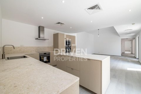 Huvila Umm Suqeim, Dubai, Arabiemiraatit 4 makuuhuonetta, 408 m2 № 652981 - kuva 1