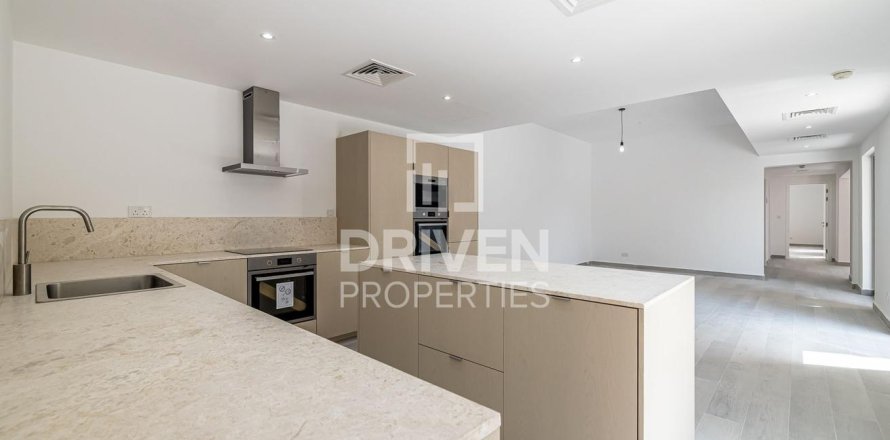 Huvila Umm Suqeim, Dubai, Arabiemiraatit 4 makuuhuonetta, 408 m2 № 652981