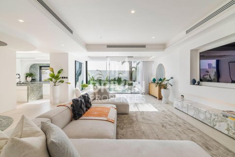 Villa in Al Sufouh, Dubai, UAE 5 bedrooms, 585 sq.m. № 652994 - photo 2