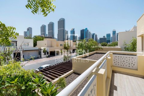 Зняти в оренду віллу в Meadows, Дубай, ОАЕ 4 спальні, 385м2, № 652983 - фото 15