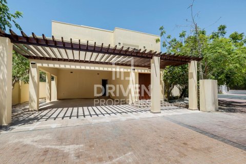 Зняти в оренду віллу в Meadows, Дубай, ОАЕ 4 спальні, 385м2, № 652983 - фото 18