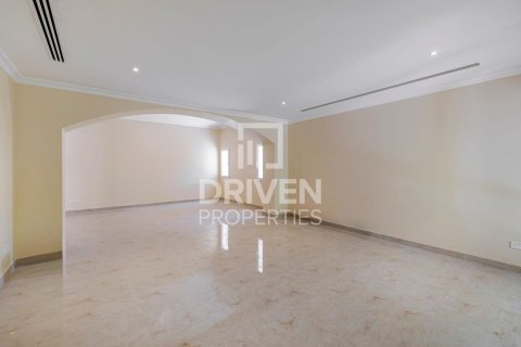 Зняти в оренду віллу в Meadows, Дубай, ОАЕ 4 спальні, 385м2, № 652983 - фото 2