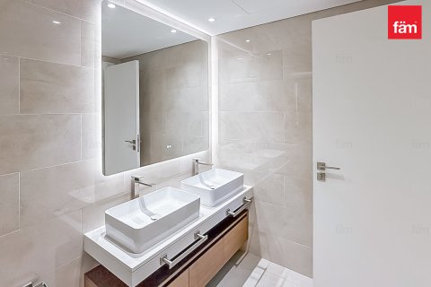 Apartment til salg i Umm Suqeim, Dubai, UAE 2 soveværelser, 106.2 kvm № 668847 - foto 15