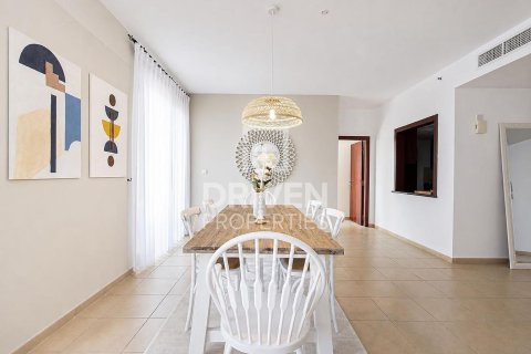Appartement te huur in Jumeirah Beach Residence, Dubai, VAE 4 slaapkamers, 269.23 vr.m., nr 756967 - foto 6