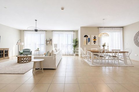 Appartement te huur in Jumeirah Beach Residence, Dubai, VAE 4 slaapkamers, 269.23 vr.m., nr 756967 - foto 1
