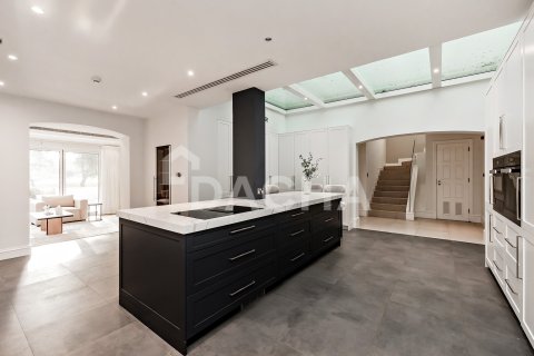 Vila v Jumeirah Golf Estates, Dubai, SAE 4 ložnice, 445 m² Č.: 721941 - fotografie 9