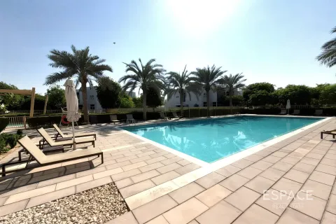 تاون هاوس للبيع في مُدُنْ، دبي، الإمارات العربية المتحدة 3 غرفة نوم ، 216 متر مربع ، رقم 662549 - صورة 1