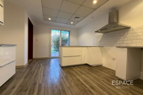 Villa en alquiler en The Lakes, Dubai, EAU 3 dormitorios, 259 m2 № 662552 - foto 3