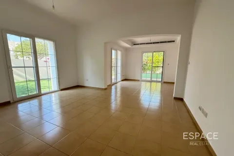 Villa en alquiler en The Lakes, Dubai, EAU 3 dormitorios, 259 m2 № 662552 - foto 2