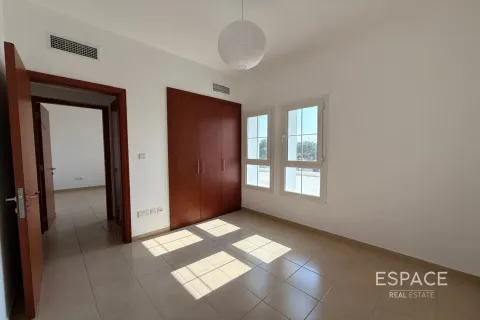 Villa en alquiler en The Lakes, Dubai, EAU 3 dormitorios, 259 m2 № 662552 - foto 8