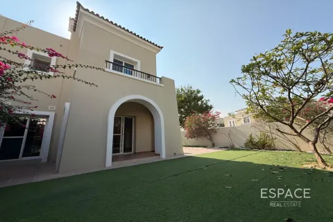 Villa en alquiler en The Lakes, Dubai, EAU 3 dormitorios, 259 m2 № 662552 - foto 1