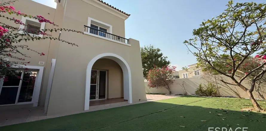 Вилла в The Lakes, Дубай, ОАЭ 3 спальни, 259м2 № 662552