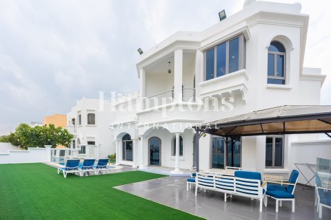 Villa til leje i Palm Jumeirah, Dubai, UAE 4 soveværelser, 684.50930400 kvm № 679692 - foto 1