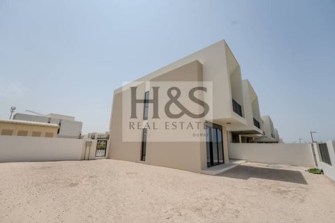 Üürile anda ridamaja asukohaga Town Square, Dubai, AÜE: 4 magamistoaga, 216 m² Nr 642293 - pilt 1