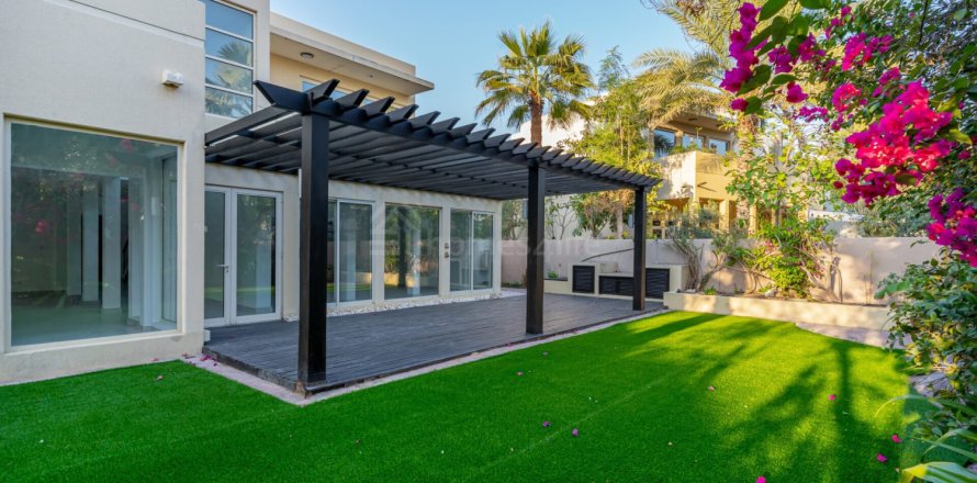 Vila u gradu Arabian Ranches, Dubai, UAE 5 spavaće sobe, 808 m2 Br. 703465