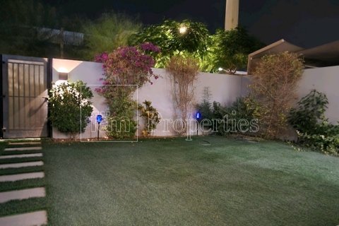 Villa in Dubai, UAE 3 bedrooms, 179 sq.m. № 668665 - photo 10