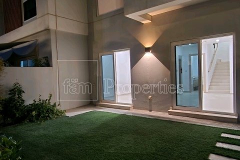 Villa in Dubai, UAE 3 bedrooms, 179 sq.m. № 668665 - photo 1