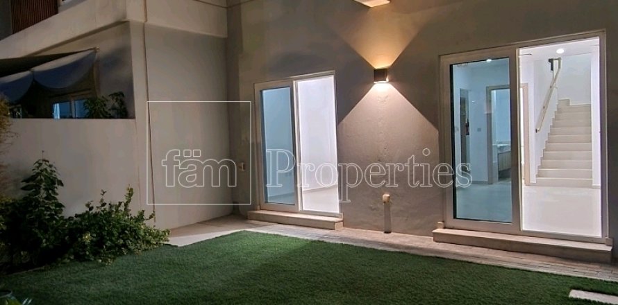 Villa in Dubai, UAE 3 bedrooms, 179 sq.m. № 668665