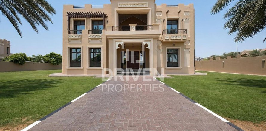 Villa itt: Al Khawaneej, Dubai, EAE, 5 hálószoba, 557.42 m², azonosító: 746598