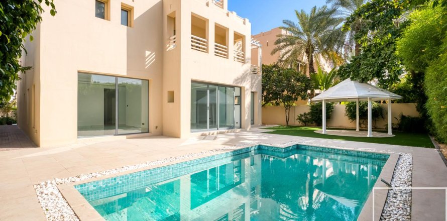 ویلا در The Lakes، Dubai ، امارات متحده عربی 6 خوابه ، 707.27 متر مربع.  شماره 747757