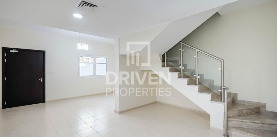 Kamienica w Jumeirah Village Circle, Dubai, ZEA 4 sypialnie, 219 mkw. nr 653549