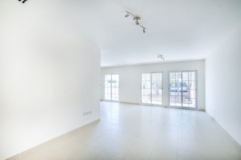 Townhouse in Jumeirah Village Triangle, Dubai, UAE 2 bedrooms, 239.97 sq.m. № 749010 - photo 2