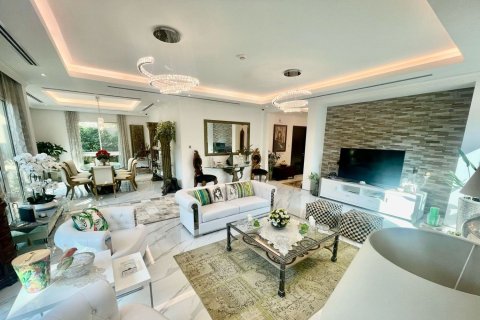 Villa asukohaga Al Barsha, Dubai, AÜE: 4 magamistoaga, 479.66 m² Nr 749011