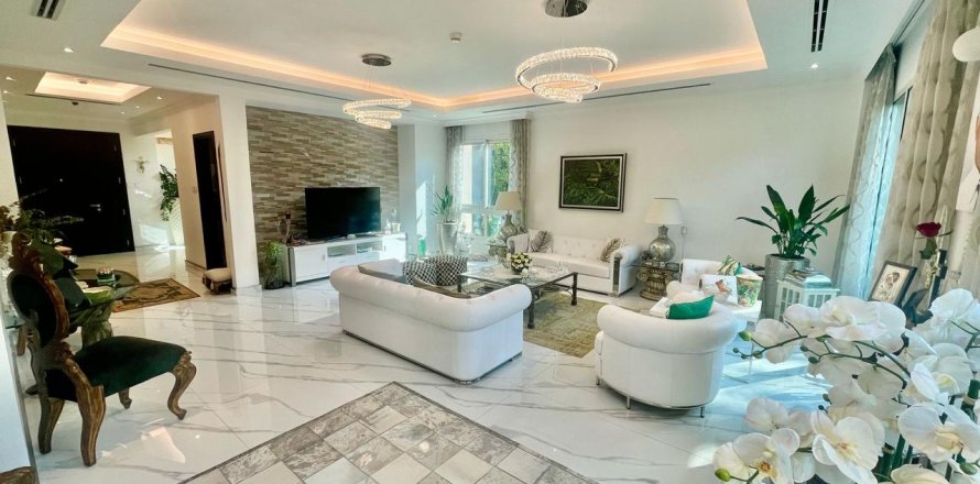 Villa Al Barsha, Dubaijā, AAE 4 istabas, 479.66 m2 Nr. 749011