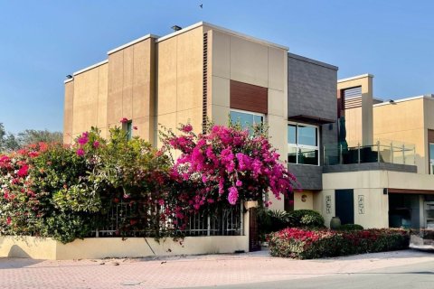 Villa Al Barsha, Dubaijā, AAE 4 istabas, 479.66 m2 Nr. 749011 - attēls 8