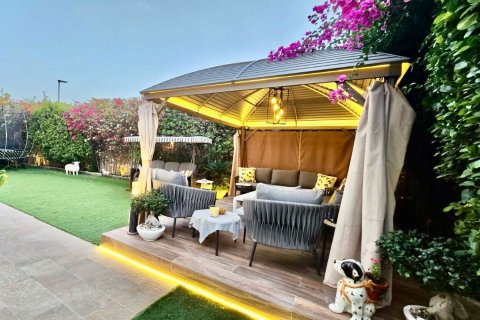 Villa Al Barsha, Dubaijā, AAE 4 istabas, 479.66 m2 Nr. 749011 - attēls 9