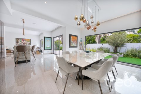 Vila u gradu Meadows, Dubai, UAE 5 spavaće sobe, 464.52 m2 Br. 741011 - Slika 2