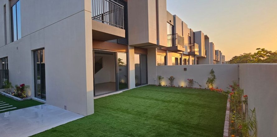 Rekkehus i Dubai, Emiratene 3 soverom, 252 kvm nr. 669896