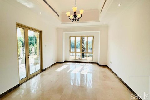 Villa en alquiler en Jumeirah Islands, Dubai, EAU 4 dormitorios, 955.97 m2 № 747474 - foto 8